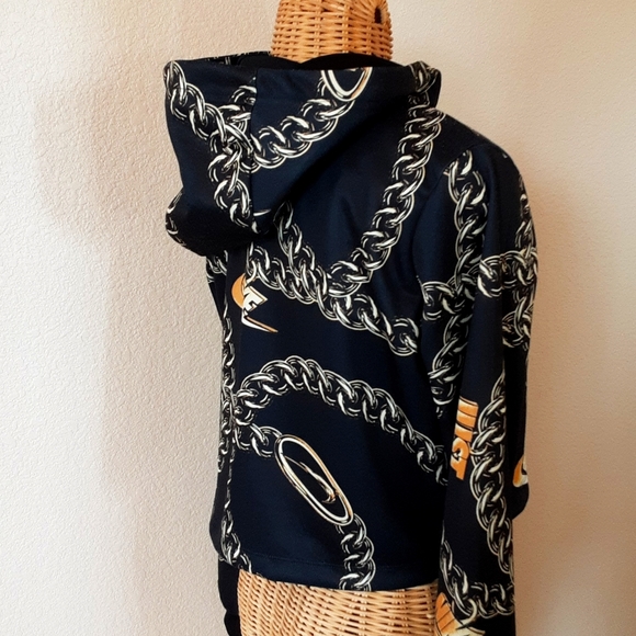 NIKE Cropped Style Hoodie with Chain Design - Picture 3 of 8